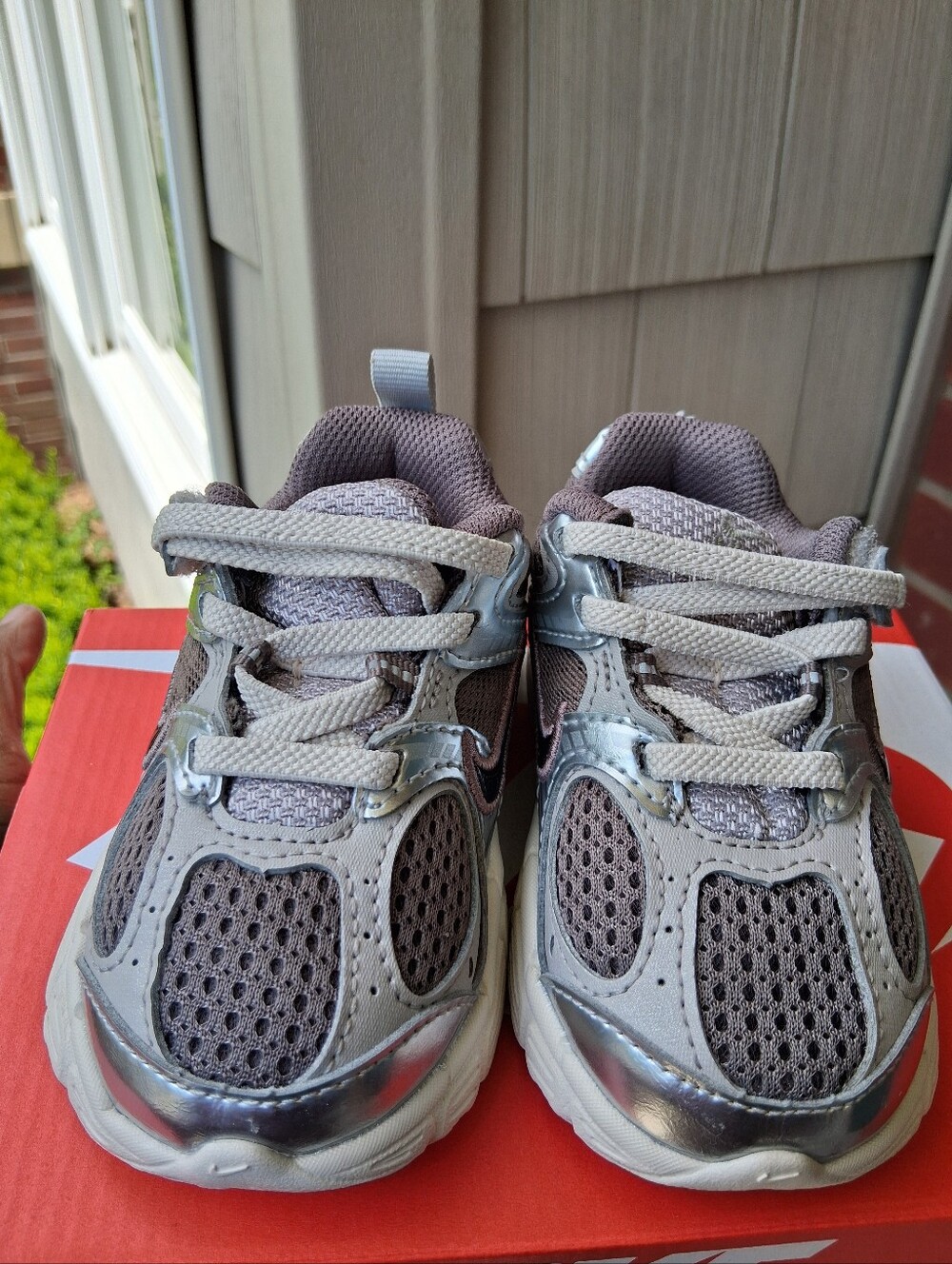 NIKE INFANT/TODDLER V5 RNR SNEAKER - Picture 3 of 5